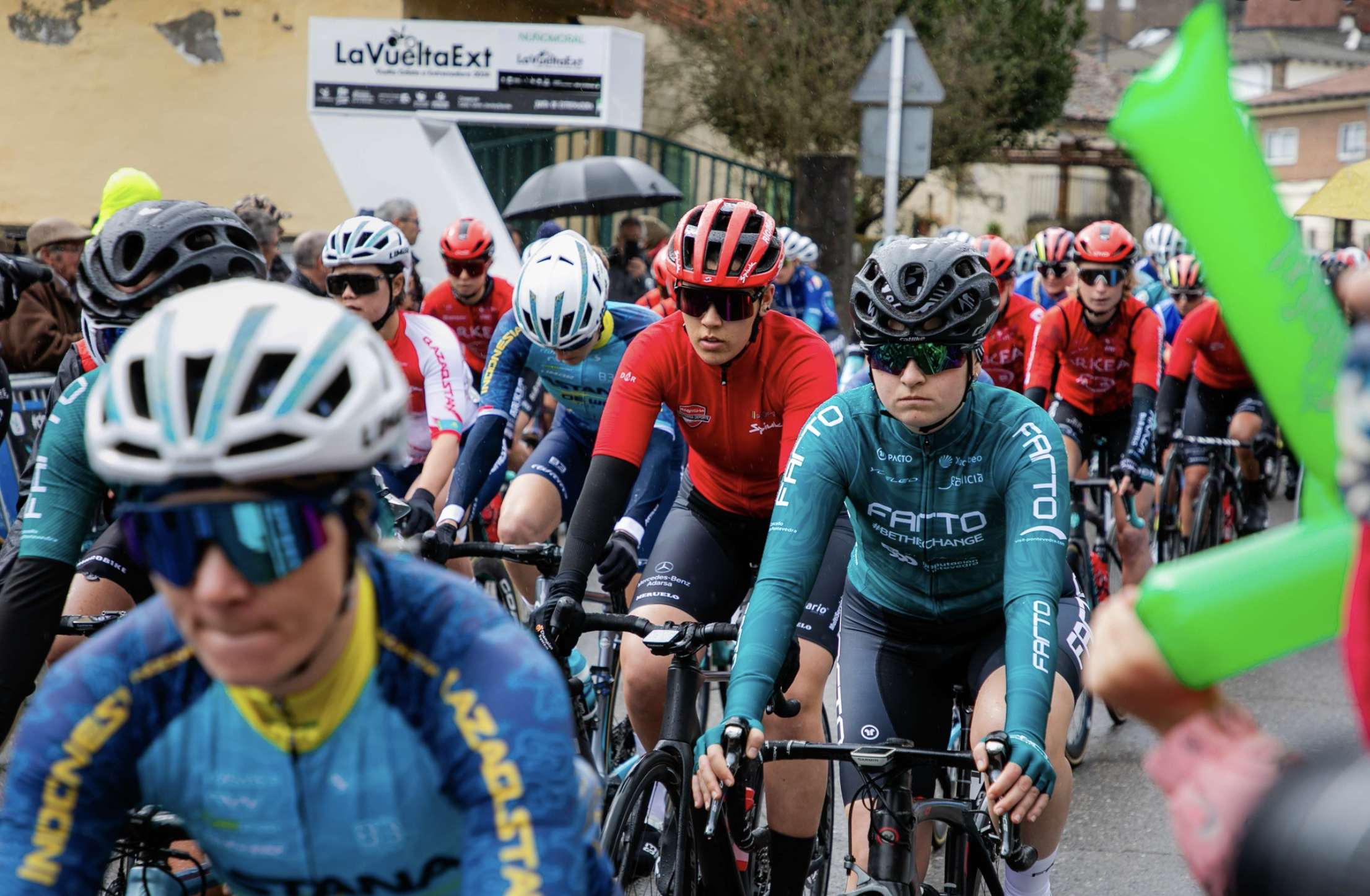 grupo leo vuelta ciclista extremadura